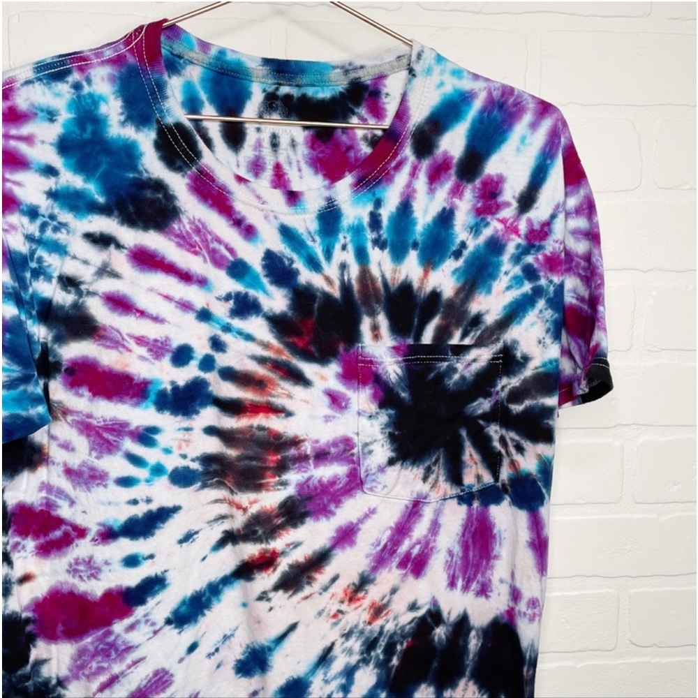 Handmade Tie Die Blue & Purple Fruit Of A Loom Medium TShirt With Front Pocket - Picture 3 of 7